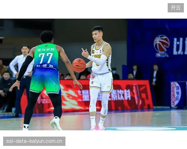 CBA进入锋线防守时代,传统中锋护筐战术面临严峻攻坚挑战。 CBA进入锋线防守时代,传统中锋护筐战术面临严峻攻坚挑战。